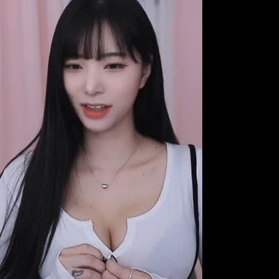 단추 잠그는 BJ 정수빈 가슴골 노출 시스루 흰티 블랙 브라