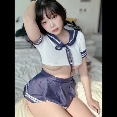 강인경 꼭지에 걸친 언더붑 세라복