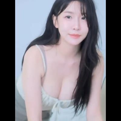 BJ 이아린 민트색 의상 숙인 가슴골