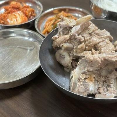 비빔밥을 시켰는데 뼈찜이 나옴. jpg