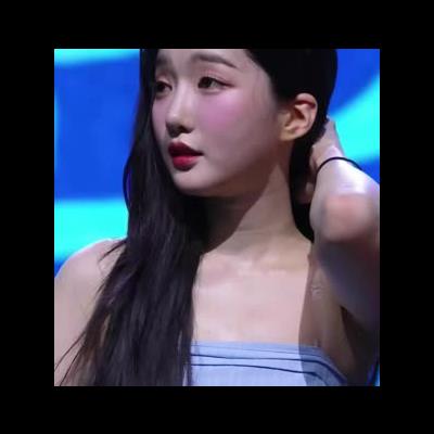 트리플에스 김유연 땀에 젖은 겨드랑이