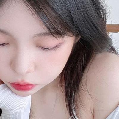 bj 유디 가슴골 사이로 지나가는 스트랩