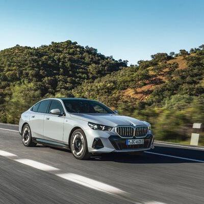 국내 출시 BMW i5 1호차 주인공.jpg